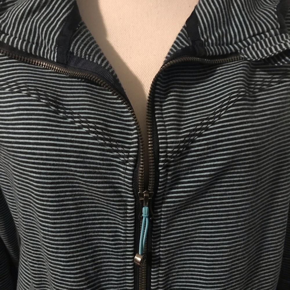 Lululemon Scuba Hoodie - Picture 5 of 14